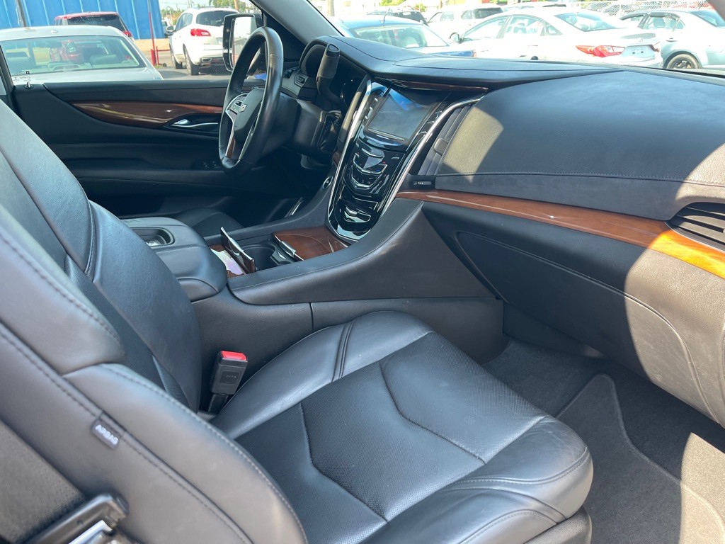2018 Cadillac Escalade Image 17