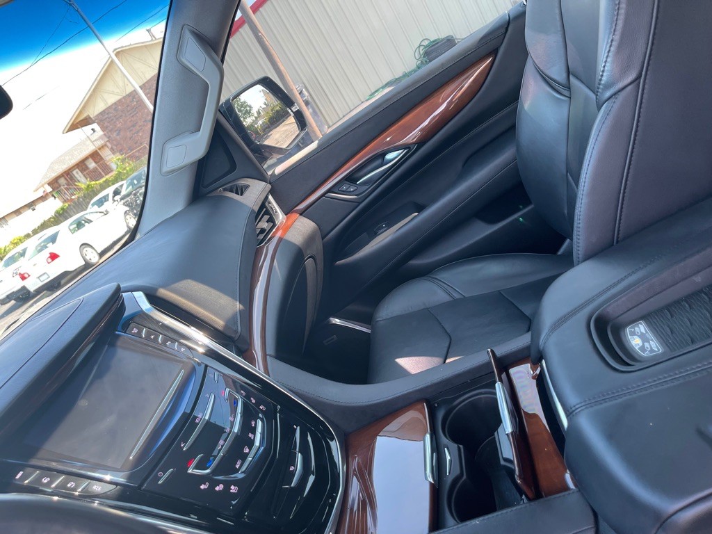2018 Cadillac Escalade Image 19