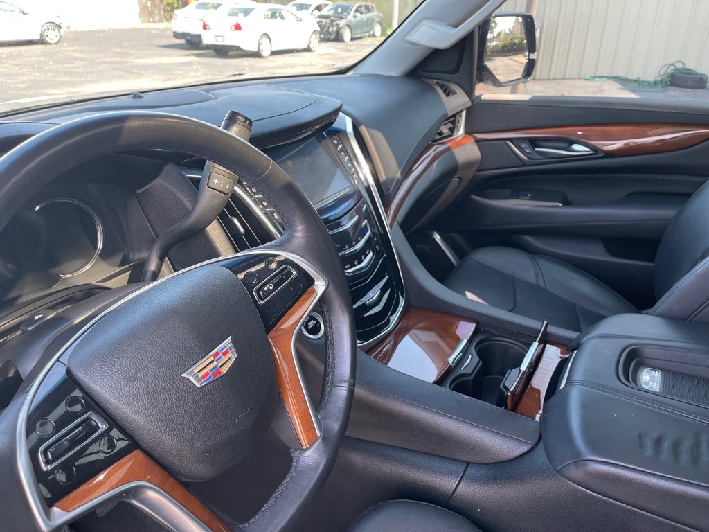 2018 Cadillac Escalade Image 21