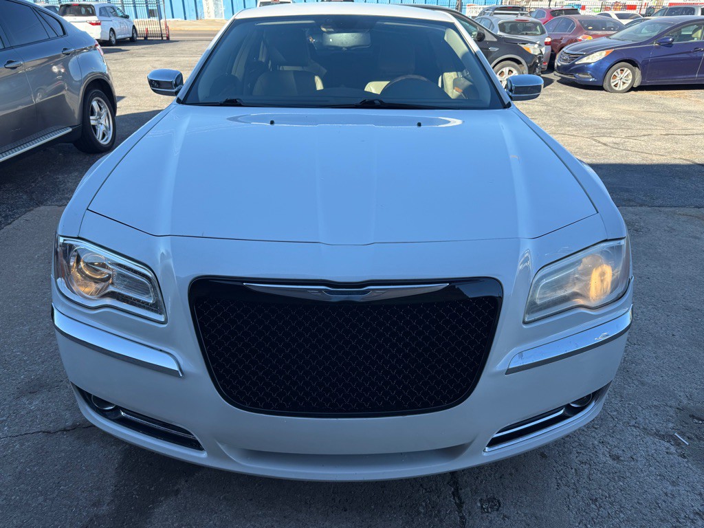 2012 Chrysler 300 Image 2