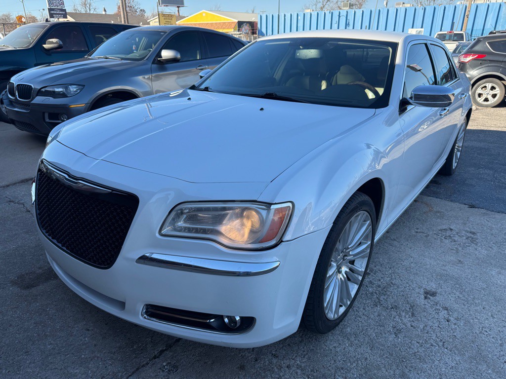 2012 Chrysler 300 Image 3