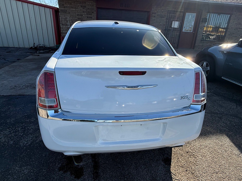 2012 Chrysler 300 Image 5