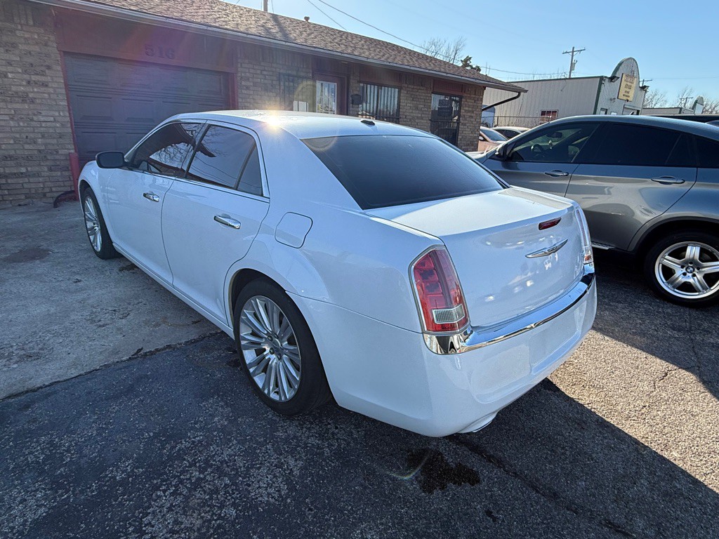 2012 Chrysler 300 Image 6