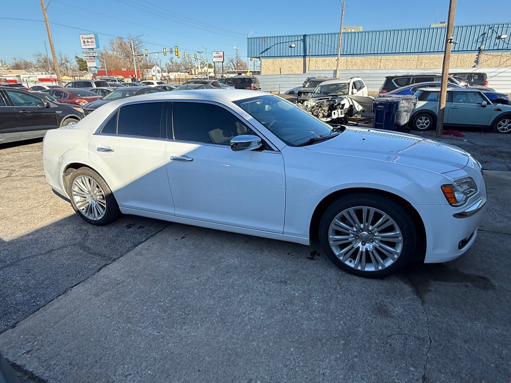 2012 Chrysler 300 Image 10