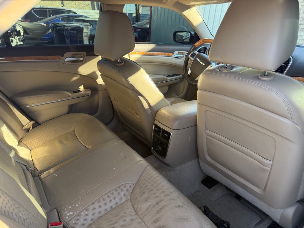 2012 Chrysler 300 Image 14