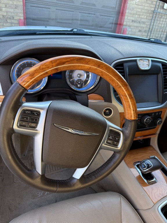 2012 Chrysler 300 Image 15