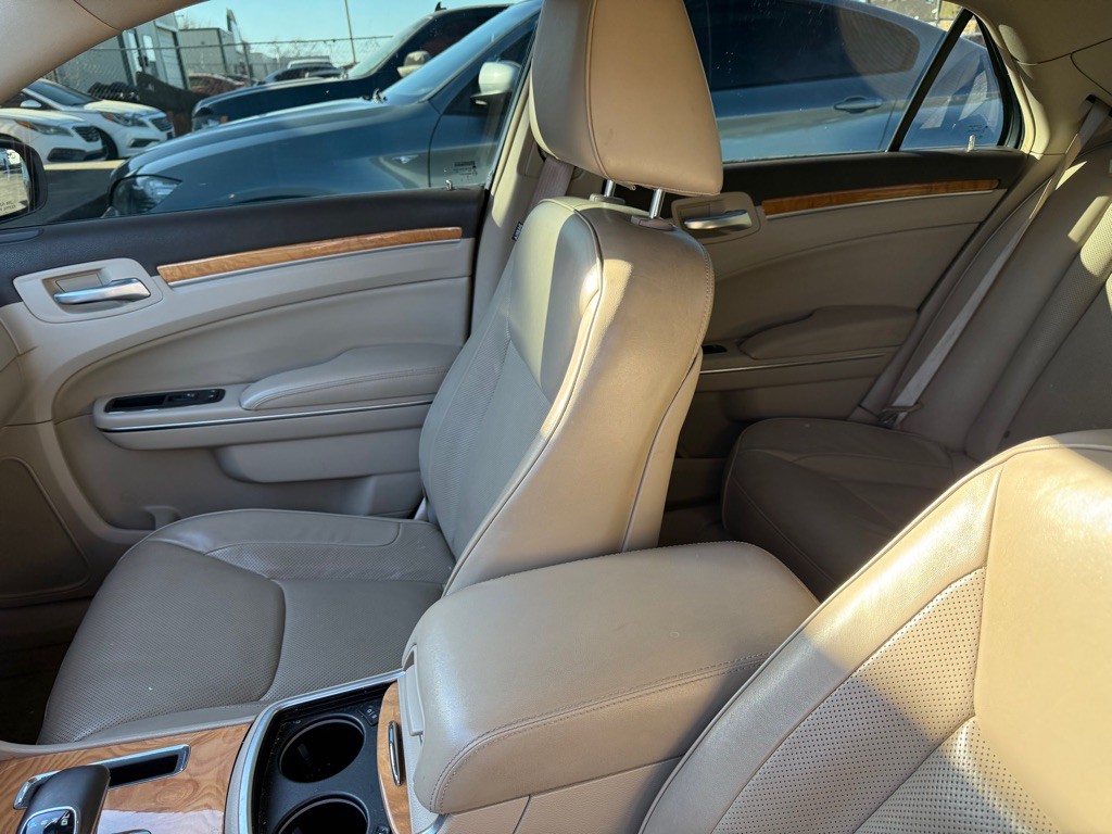 2012 Chrysler 300 Image 19