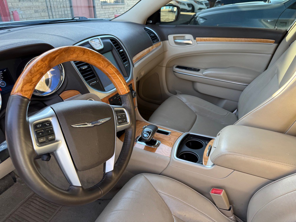 2012 Chrysler 300 Image 20
