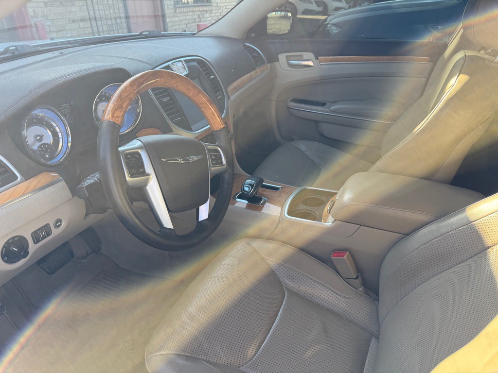 2012 Chrysler 300 Image 21