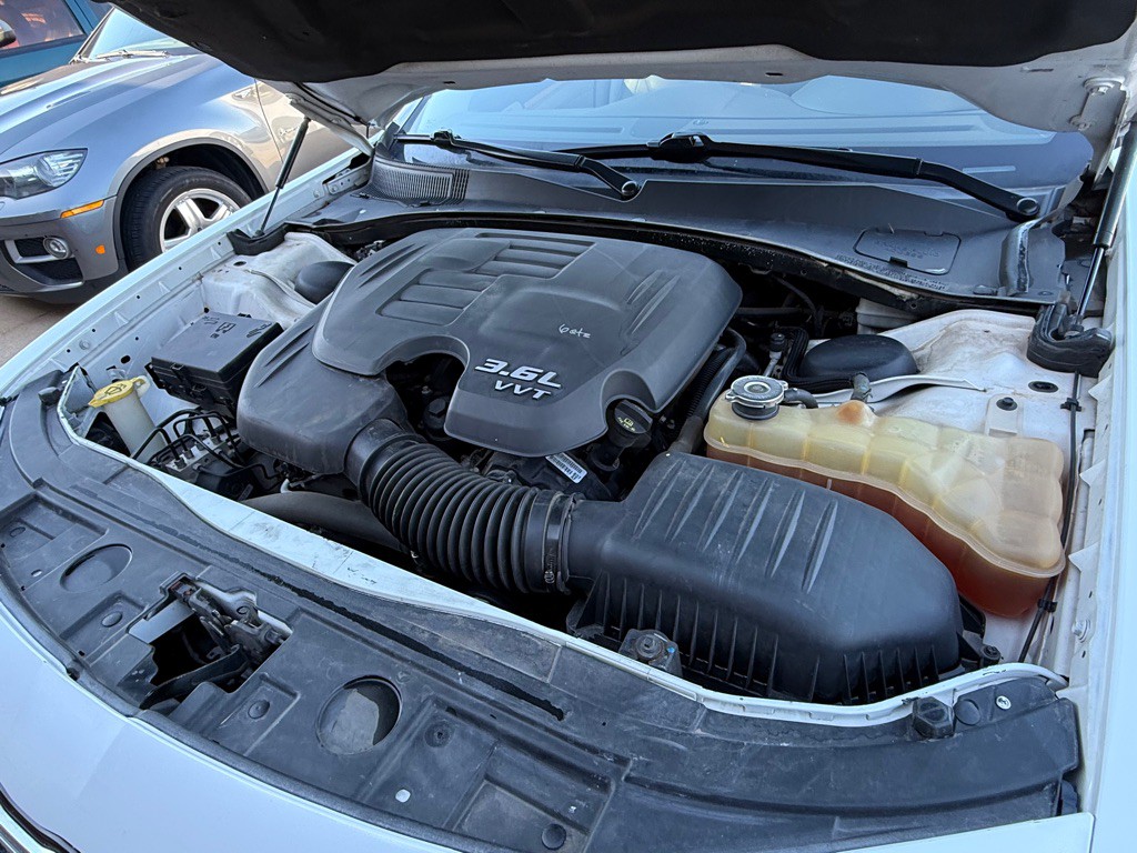 2012 Chrysler 300 Image 22