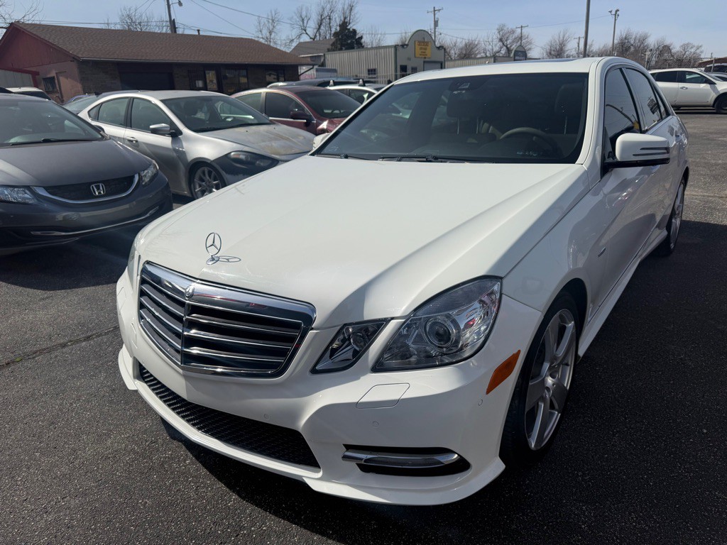 2012 Mercedes-Benz E-Class Image 3