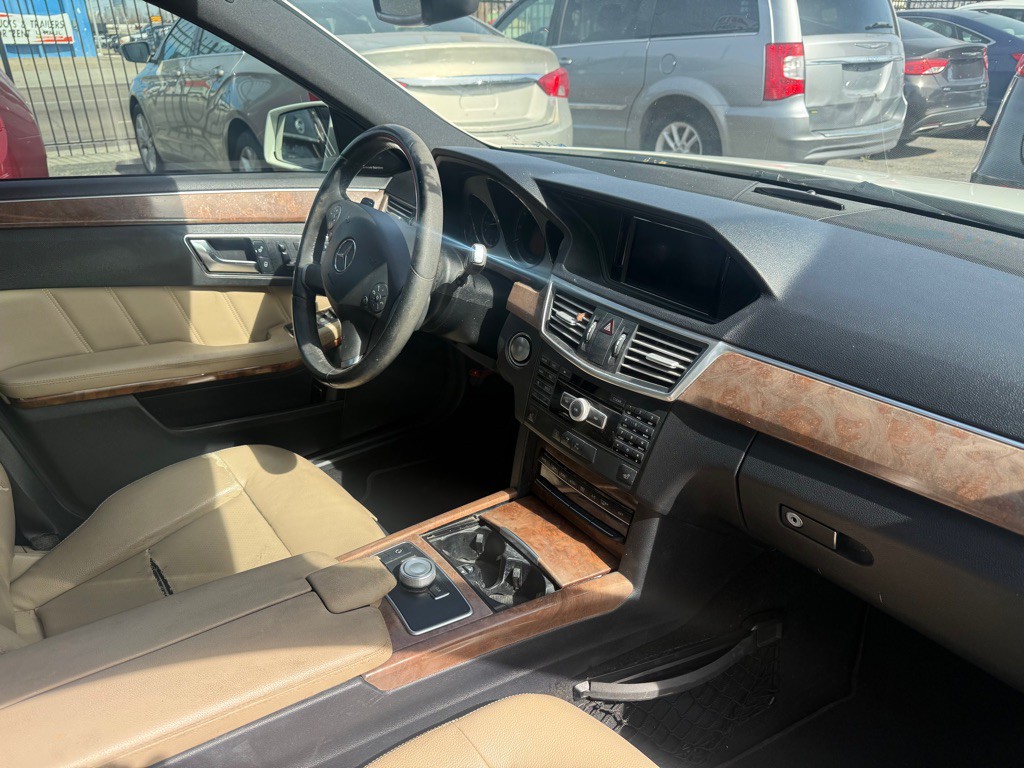 2012 Mercedes-Benz E-Class Image 15
