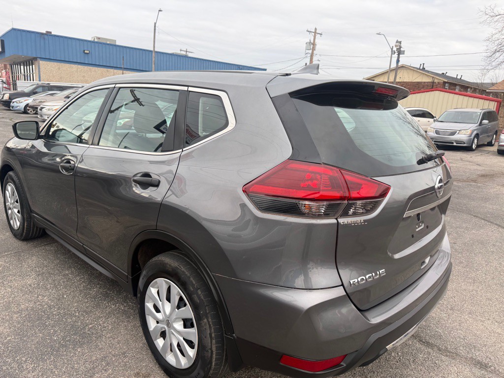 2019 Nissan Rogue Image 1