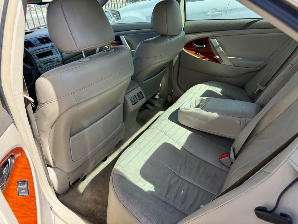 2010 Toyota Camry Image 8