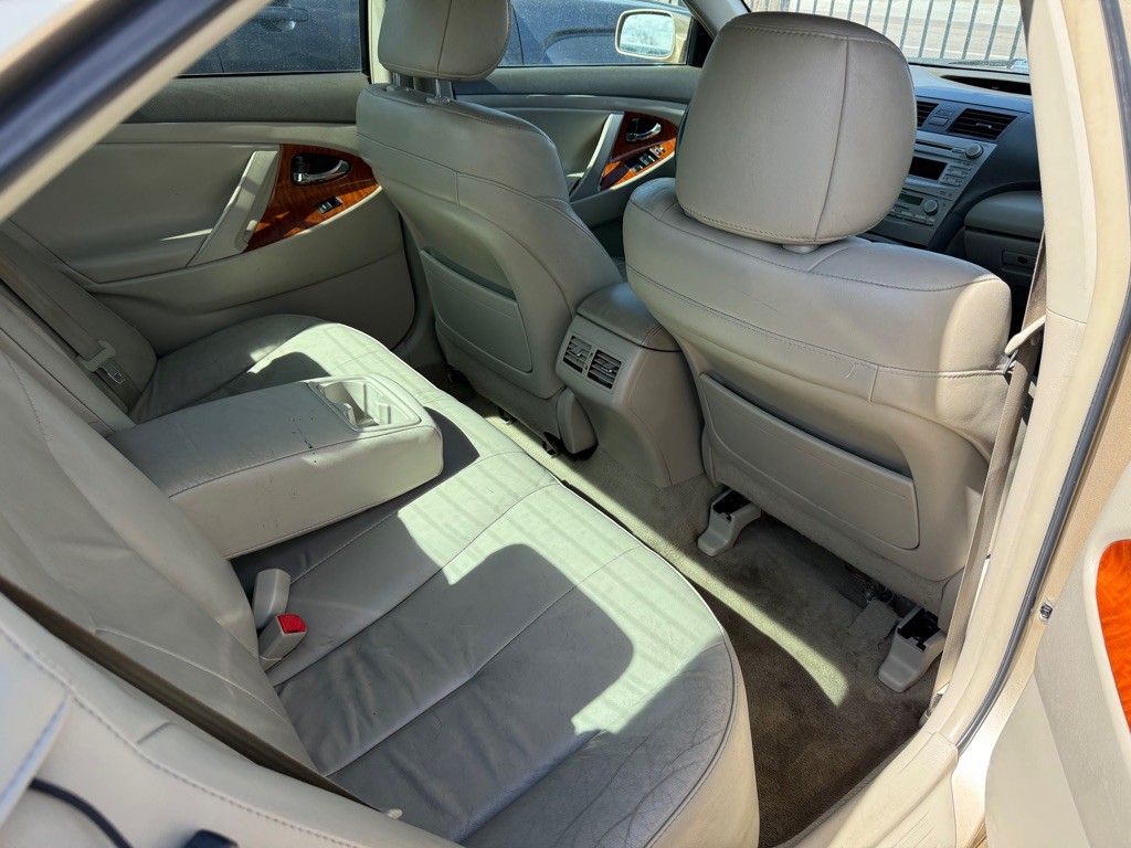 2010 Toyota Camry Image 12