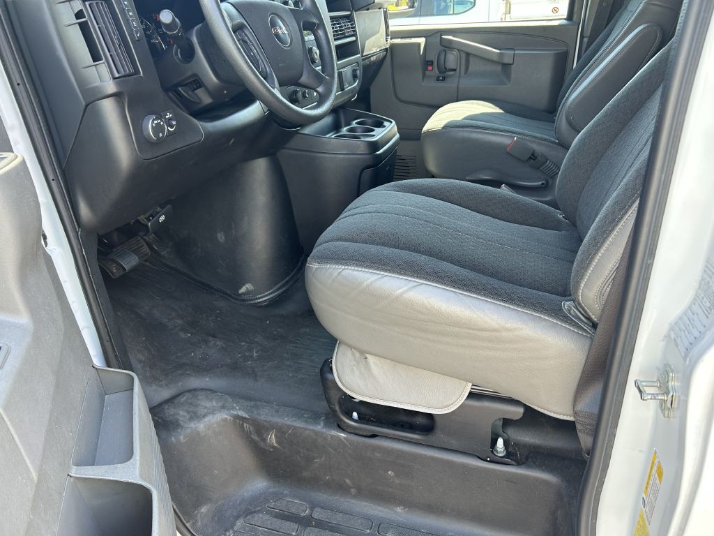 2023 GMC Savana Image 10