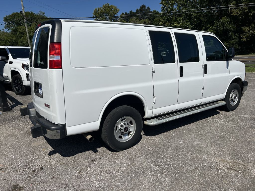 2023 GMC Savana Image 3