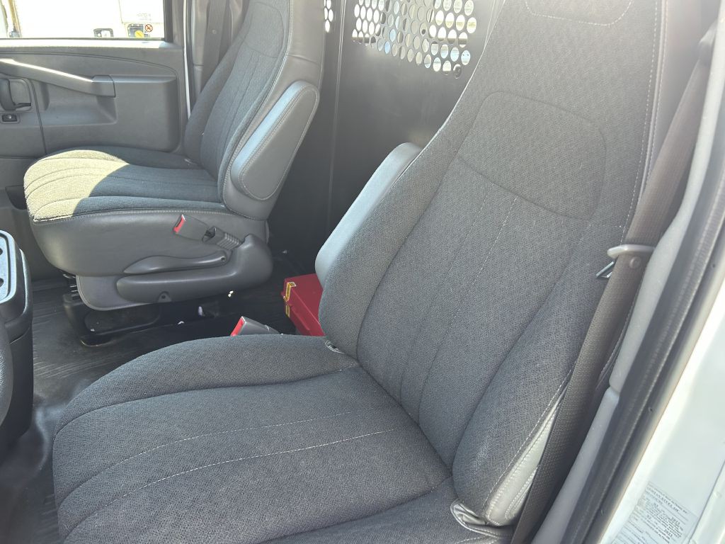 2023 GMC Savana Image 12