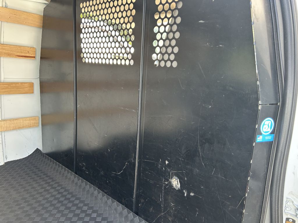 2023 GMC Savana Image 17