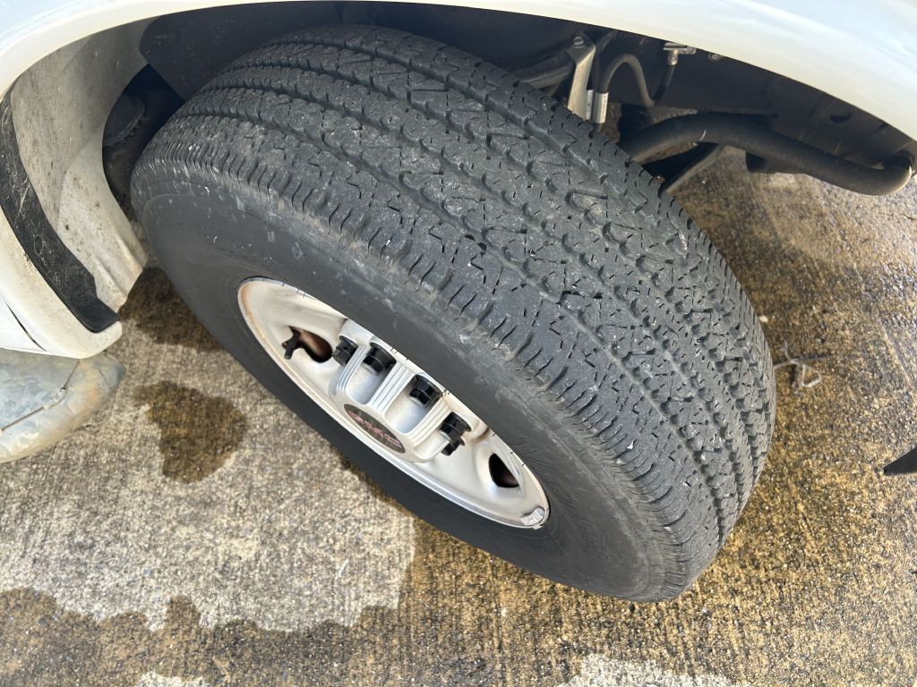 2023 GMC Savana Image 18