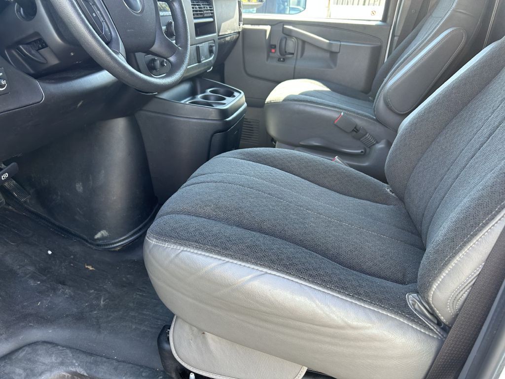 2023 GMC Savana Image 10