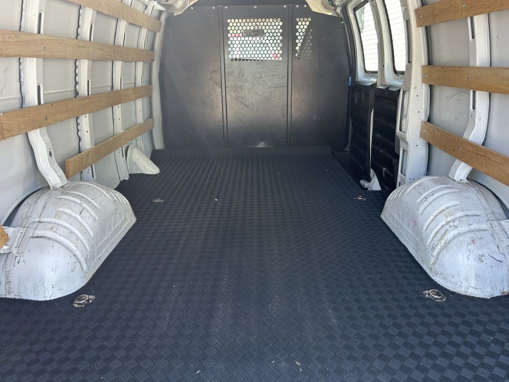 2023 GMC Savana Image 15