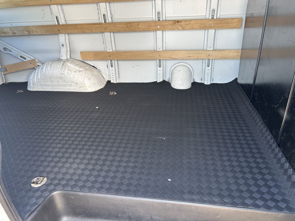 2023 GMC Savana Image 16