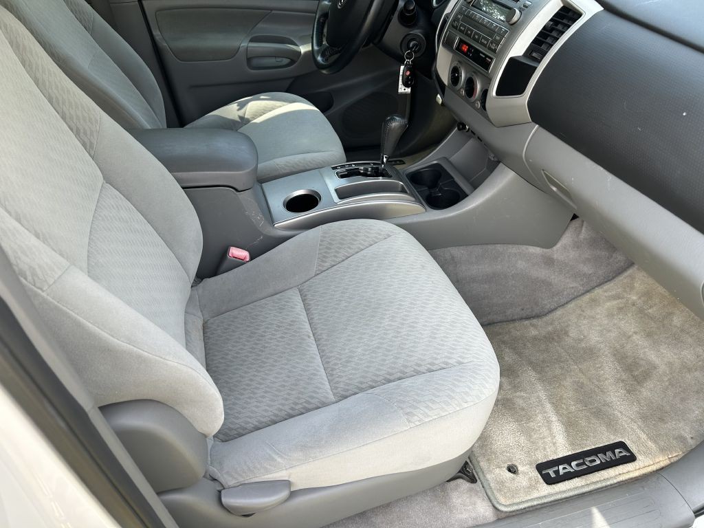 2015 Toyota Tacoma Image 12