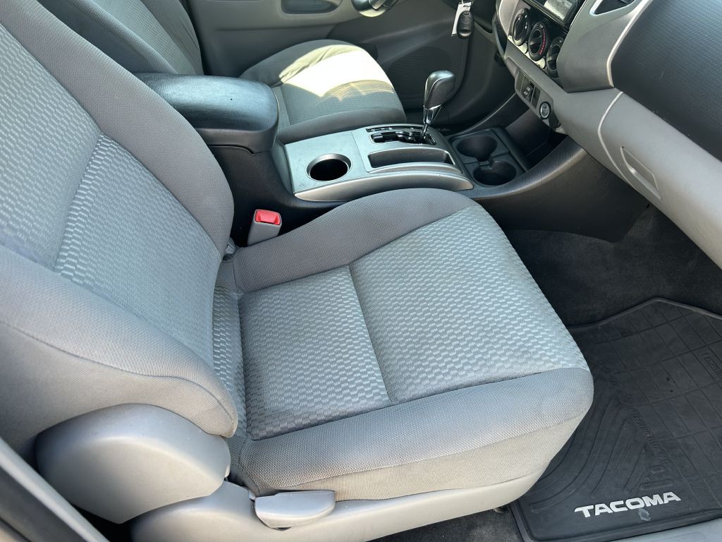 2015 Toyota Tacoma Image 14