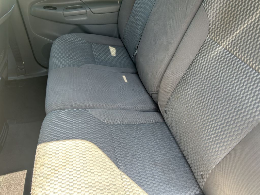 2015 Toyota Tacoma Image 16