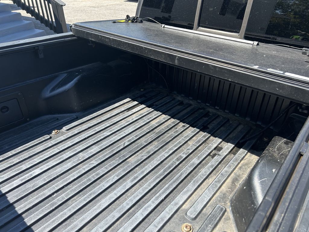 2015 Toyota Tacoma Image 17