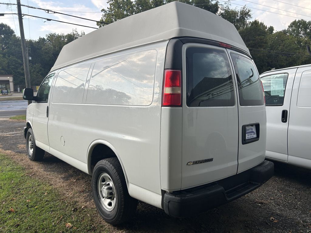 2015 Chevrolet Express Image 3
