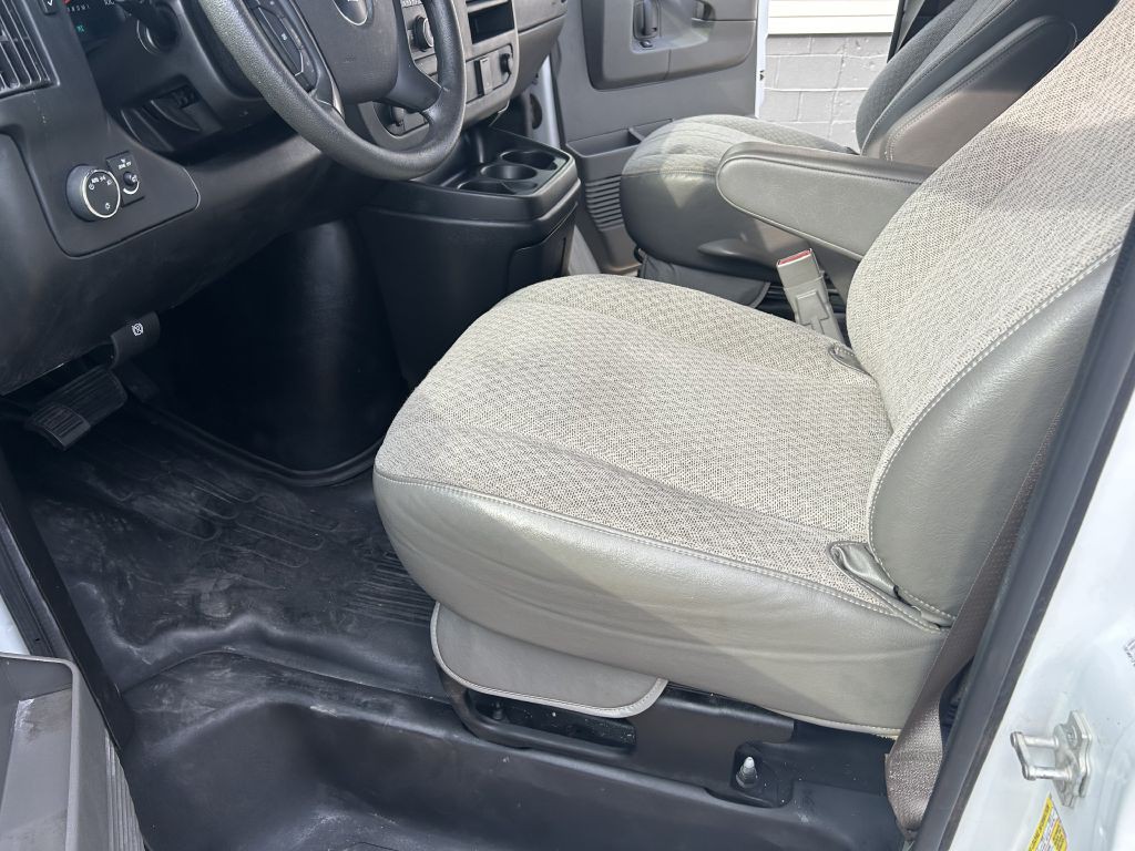 2015 Chevrolet Express Image 7