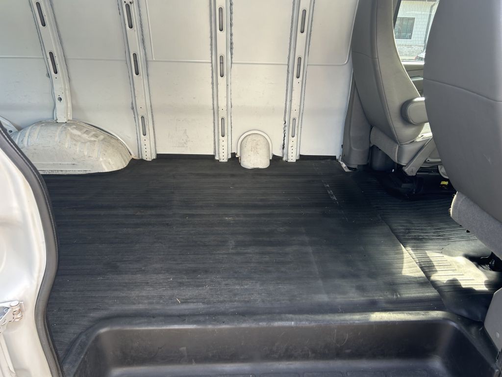 2015 Chevrolet Express Image 11