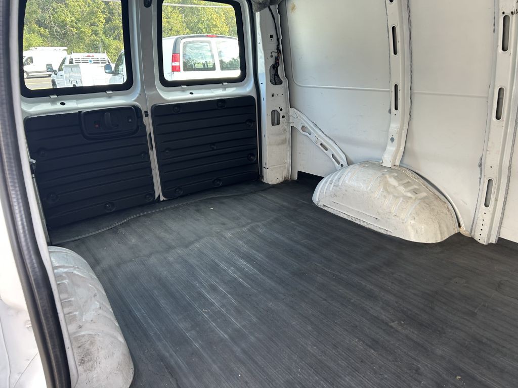 2015 Chevrolet Express Image 12