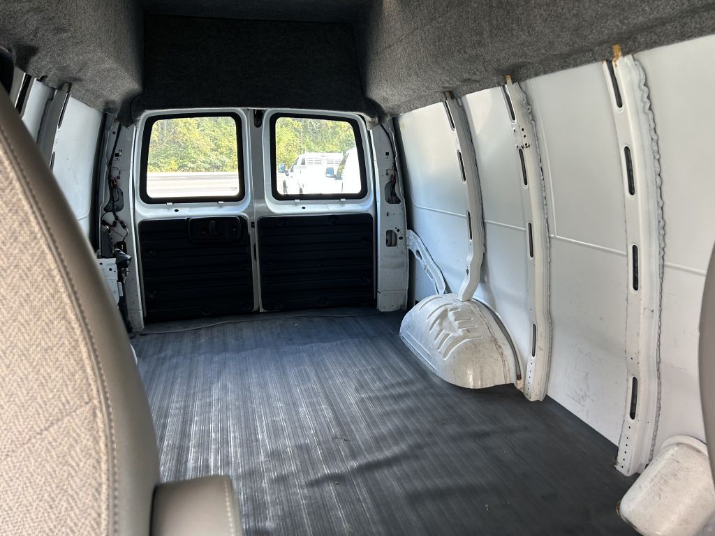 2015 Chevrolet Express Image 16