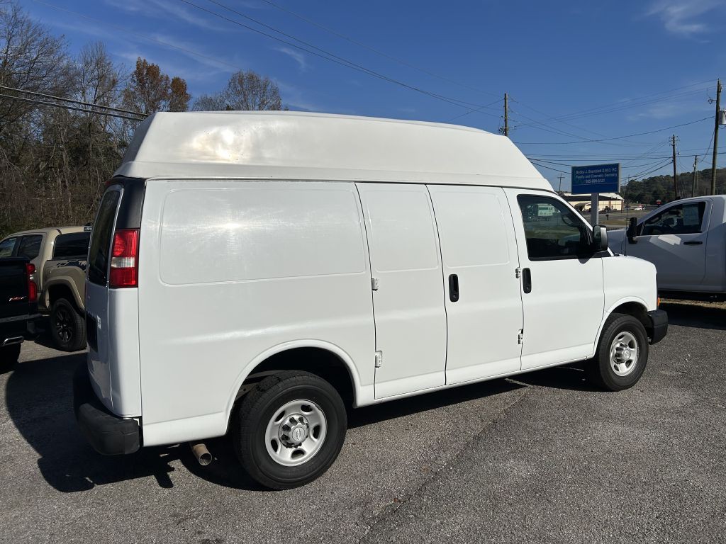 2015 Chevrolet Express Image 3