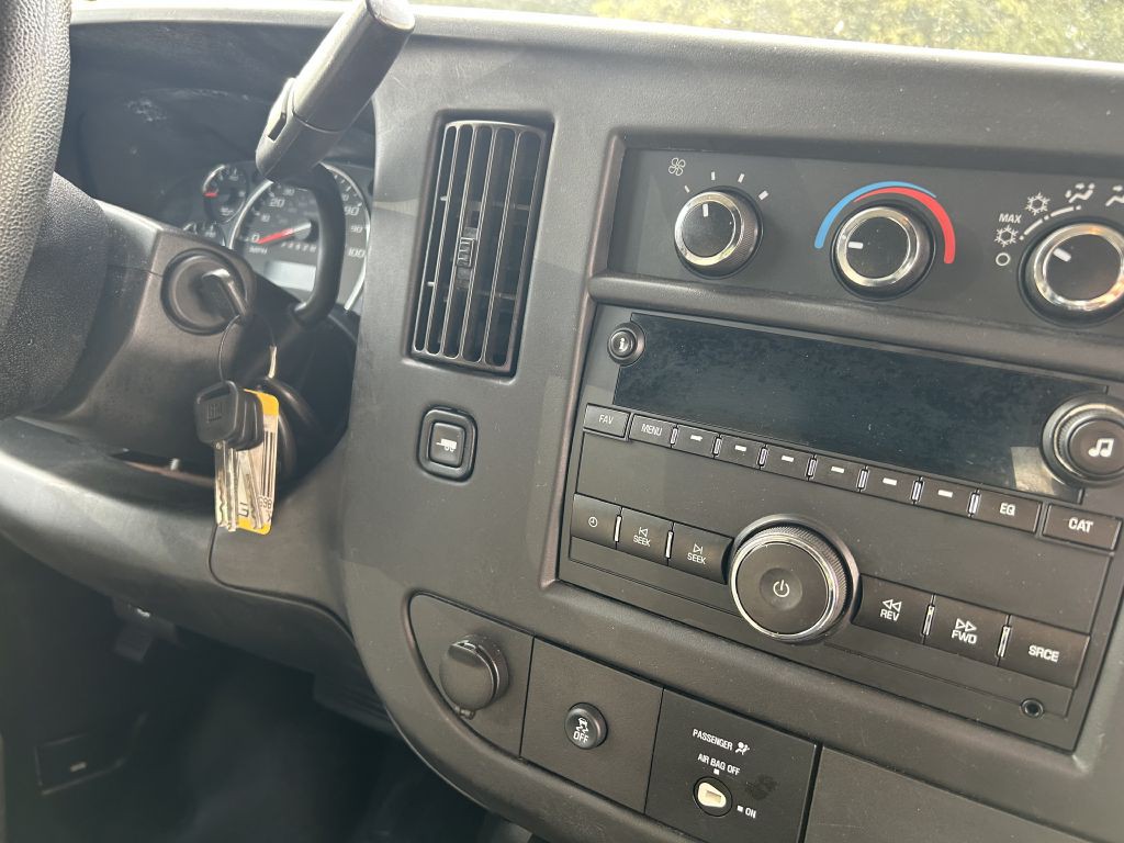 2015 Chevrolet Express Image 11