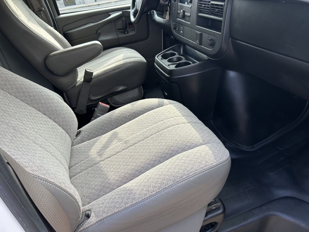 2015 Chevrolet Express Image 10