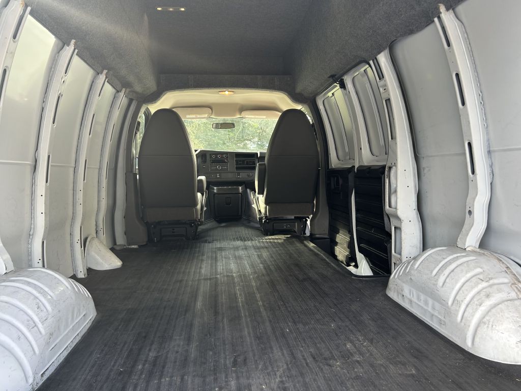 2015 Chevrolet Express Image 13