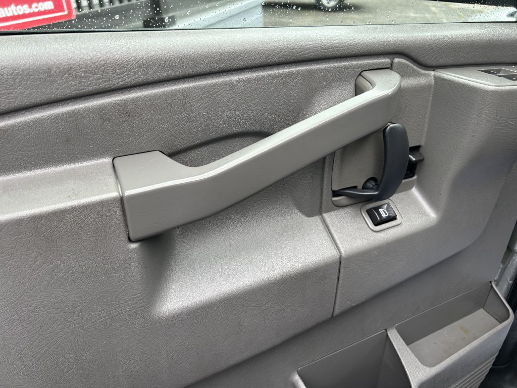 2020 Chevrolet Express Image 10