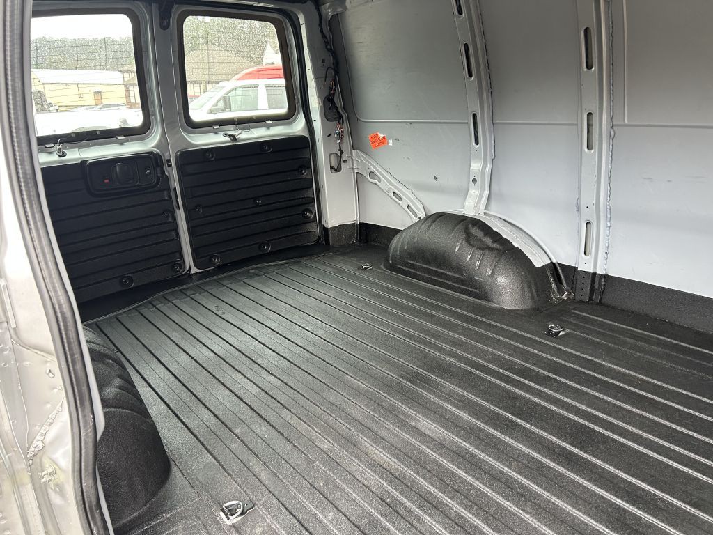 2020 Chevrolet Express Image 13