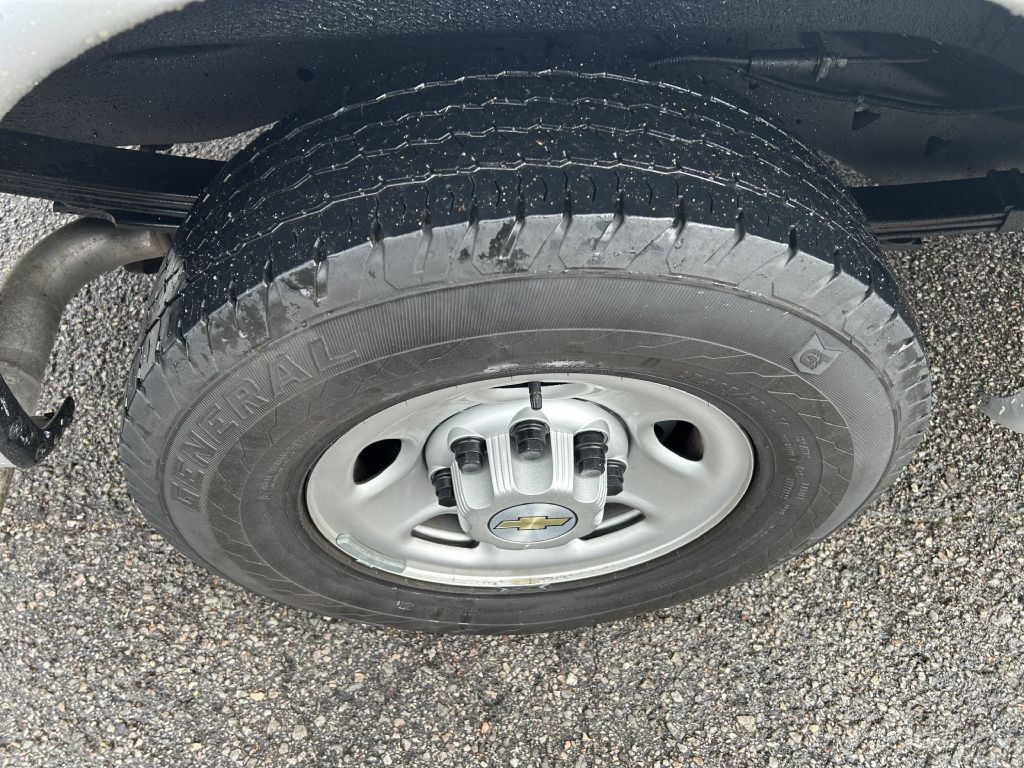 2020 Chevrolet Express Image 15