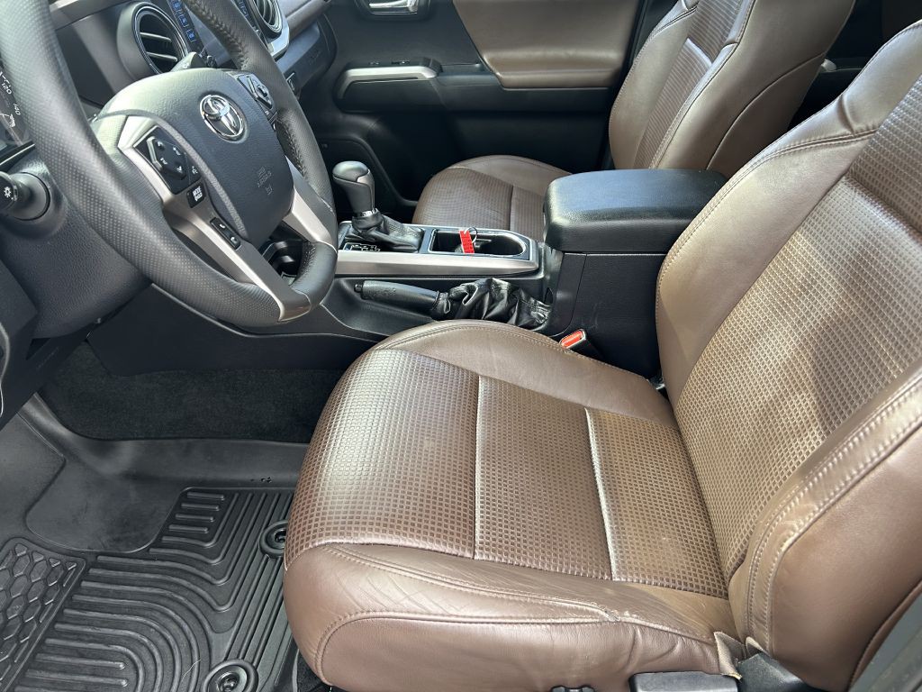 2017 Toyota Tacoma Image 10