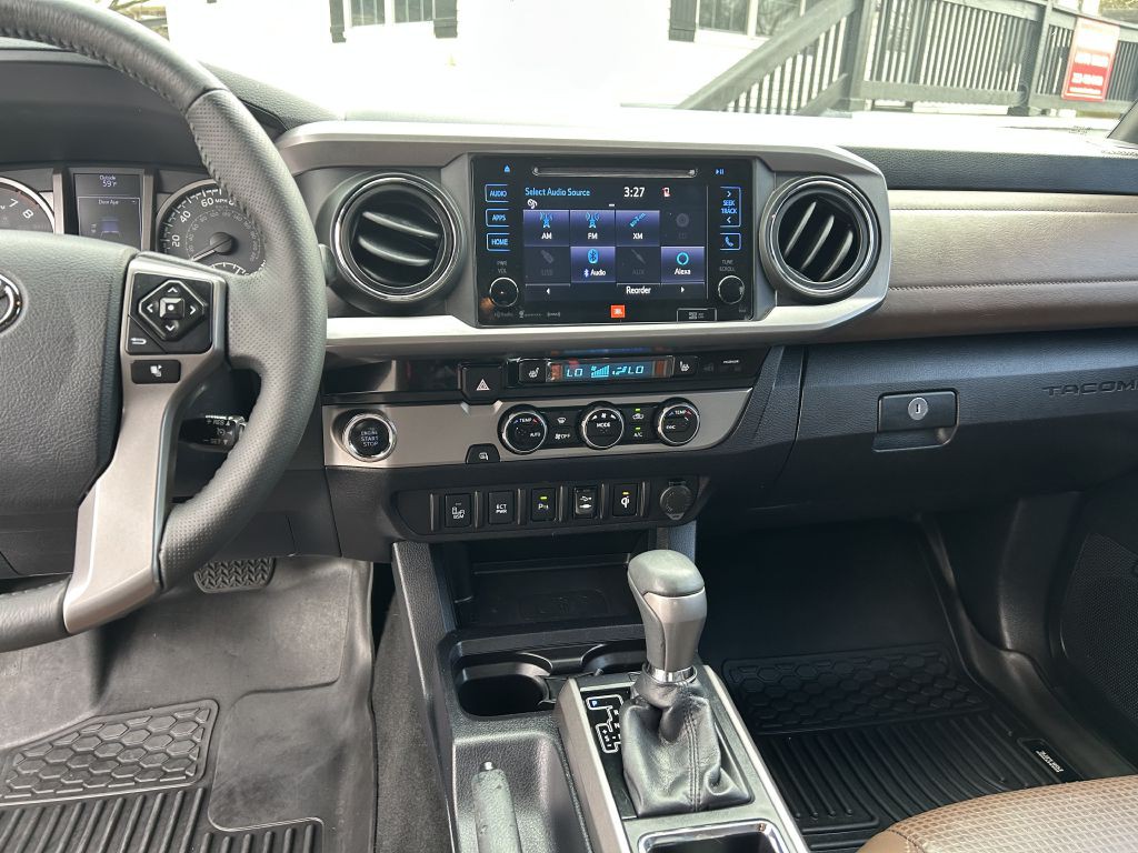 2017 Toyota Tacoma Image 13