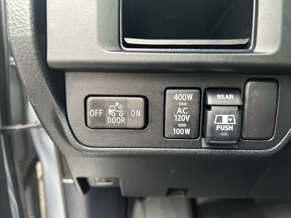 2017 Toyota Tacoma Image 15