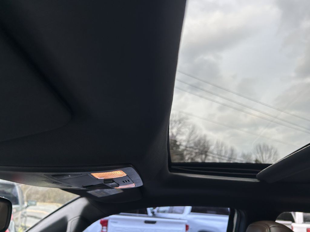 2017 Toyota Tacoma Image 17