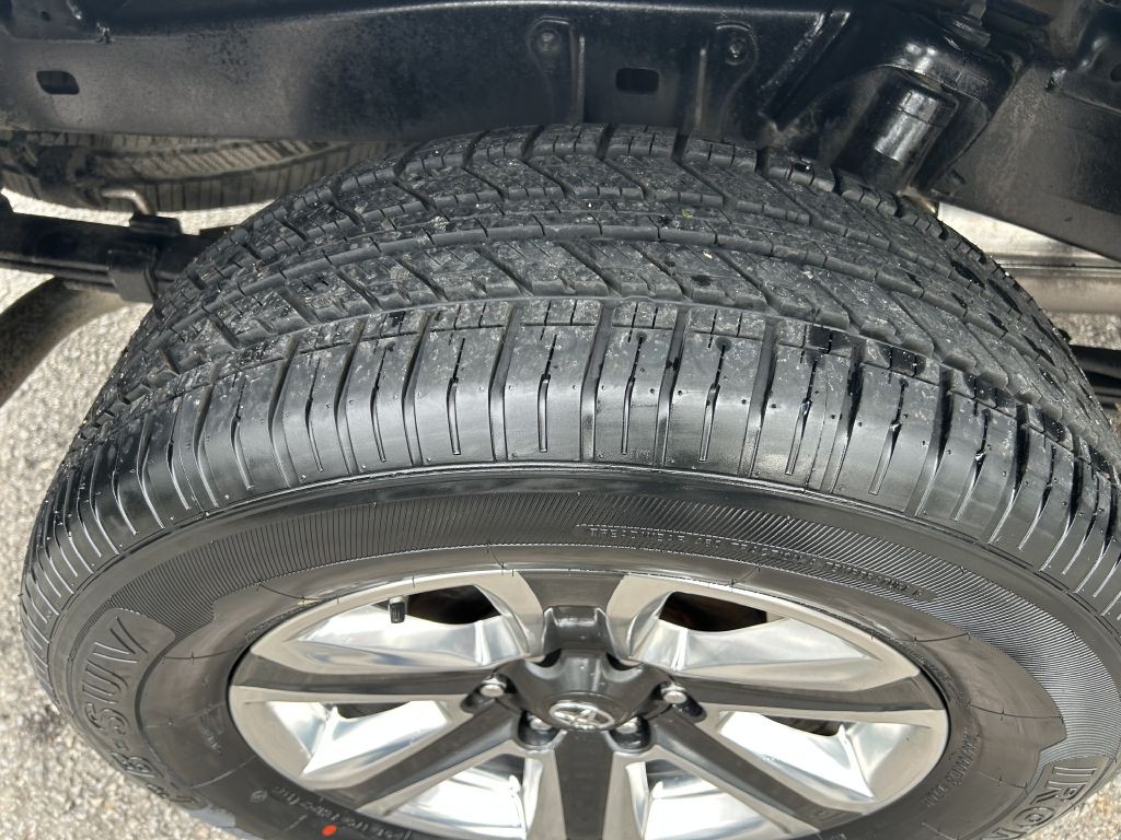 2017 Toyota Tacoma Image 18