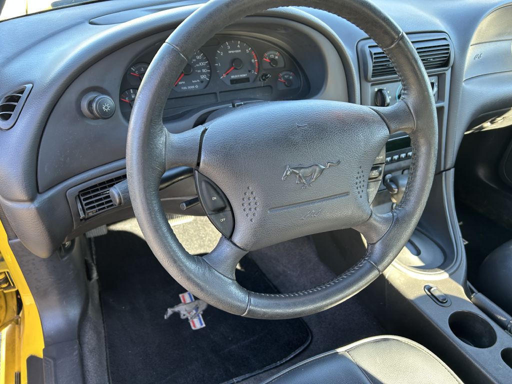 2004 Ford Mustang Image 11