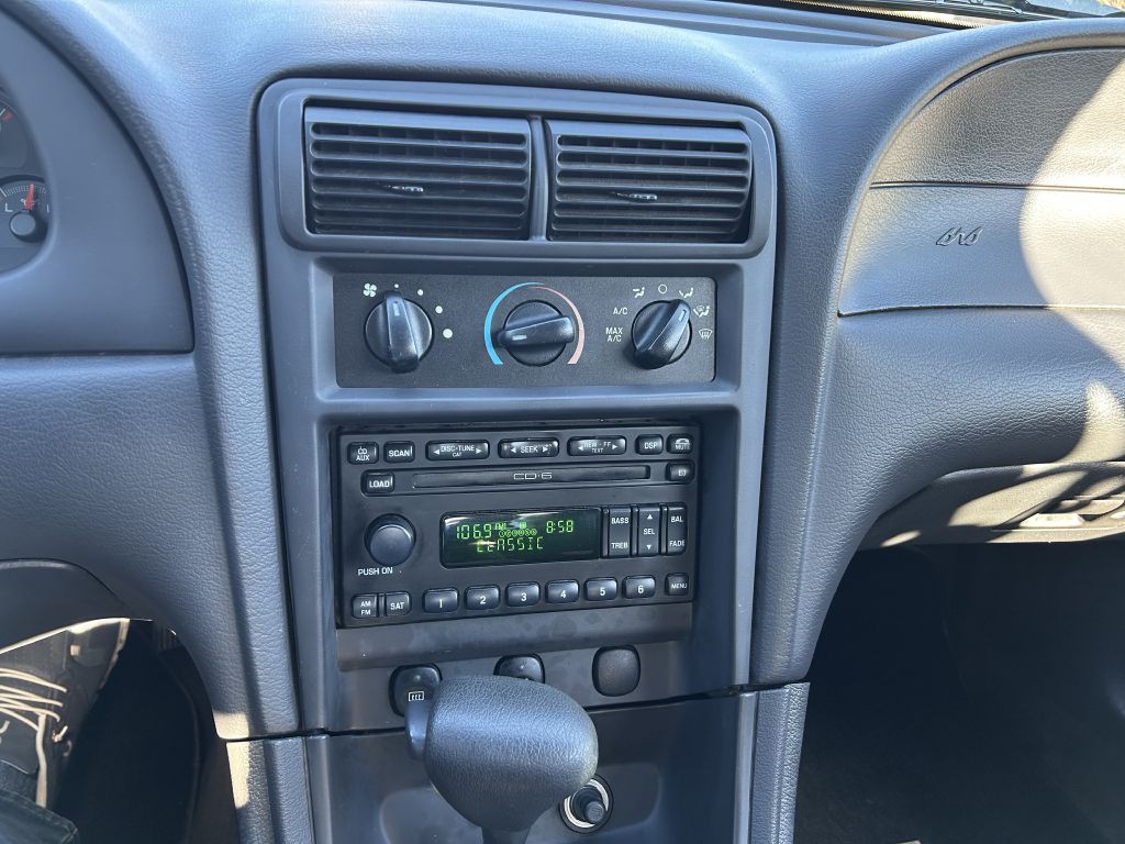 2004 Ford Mustang Image 14